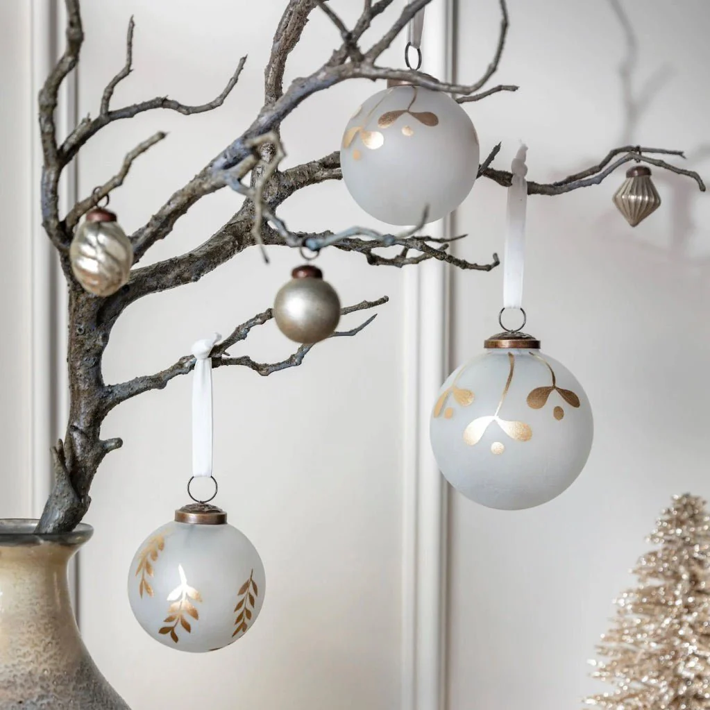 White and Gold Mistel Baubles- Set of 4 - Image 5